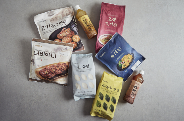 설 차례상을 간편식으로 대체하는 가구가 늘며 관련 상품 매출이 급증했다. 이마트 PB상품인 피코크 제사용품. 이마트 제공.