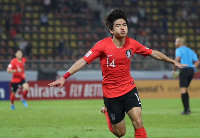 22일 오후(현지시간) 태국 랑싯 탐마삿 스타디움에서 열린 2020 아시아축구연맹(AFC) U-23 챔피언십 한국과 호주의 4강전. 후반 한국 김대원이 선취골을 넣은 뒤 두 팔을 벌린 채 달리며 세리머니를 펼치고 있다. 연합뉴스