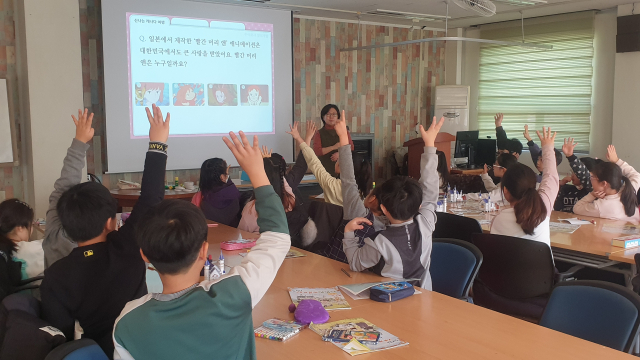 대구시립달성도서관은 겨울방학을 맞아 다양한 특강과 행사를 운영한다. 지난해 겨울방학 특강 모습. 달성도서관 제공