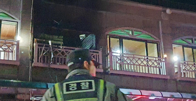 25일 오후 7시 46분께 강원 동해시 어달동의 한 펜션에서 가스 폭발로 추정되는 사고로 4명이 심정지, 5명이 중경상을 입는 피해가 발생했다. 연합뉴스