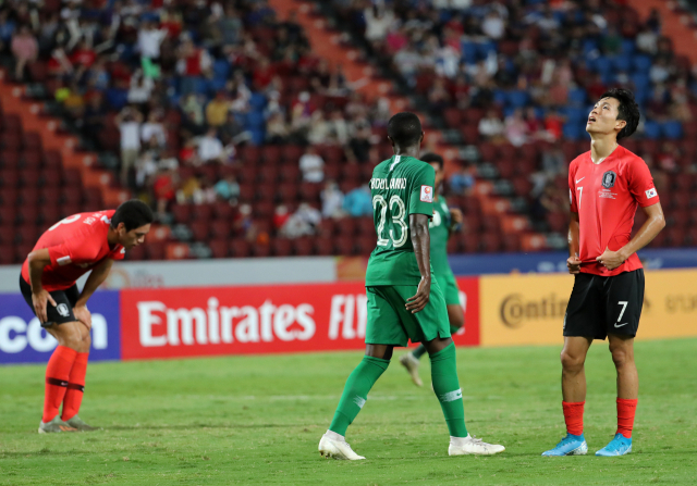 26일 오후(현지시간) 태국 방콕 라자망갈라 스타디움에서 열린 2020 아시아축구연맹(AFC) U-23 챔피언십 한국과 사우디아라비아의 결승전. 정우영이 슛이 빗나가자 아쉬운 표정을 짓고 있다. 연합뉴스
