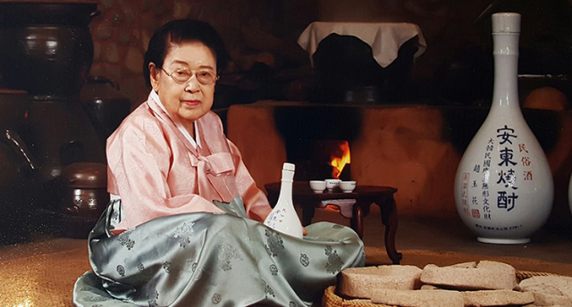 일생을 안동소주의 계승을 위해 노력해온 조옥화 명인. 매일신문DB