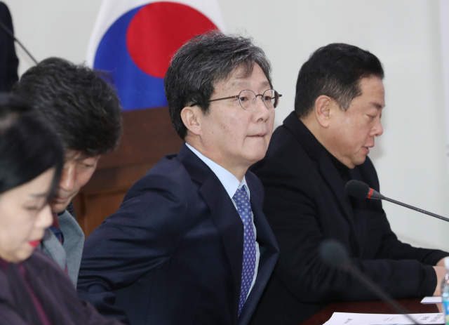 새로운보수당 유승민 보수재건위원장이 29일 오전 서울 여의도 국회 의원회관에서 열린 당대표-주요당직자 확대연석회의에 참석해 있다. 연합뉴스