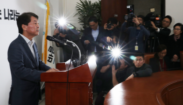 바른미래당 안철수 전 의원이 29일 서울 여의도 국회에서 탈당 기자회견을 하고 있다. 연합뉴스