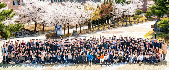 경산과학고 전교생 모습. 경산과학고는 2007년 개교 이래 우수한 이공계열 인재를 양성해왔다. 경산과학고 제공