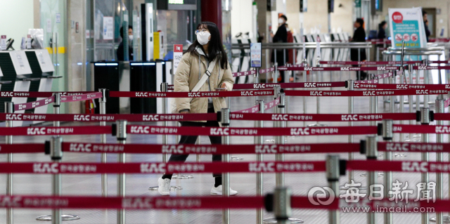 30일 대구국제공항 탑승수속장이 한산한 모습을 보이고 있다. 