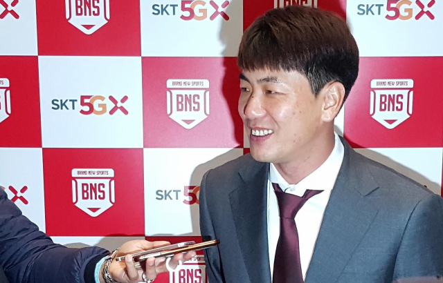 미국프로야구 메이저리그 첫 시즌에 나서는 김광현이 31일 오전 인천국제공항에서 소속팀의 스프링캠프가 차려질 미국 플로리다로 출국하기 전 인터뷰를 하고 있다. 연합뉴스