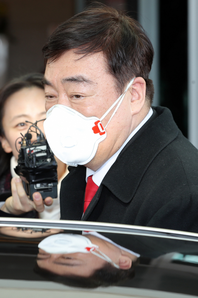 싱하이밍(邢海明) 신임 주한중국대사가 30일 오후 인천국제공항을 통해 입국하고 있다. 연합뉴스
