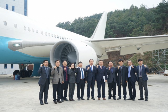 구미시, 경운대 관계자들이 대구경북 통합신공항 연계 발전방안 수립 보고회를 갖고 기념촬영했다. 경운대 제공