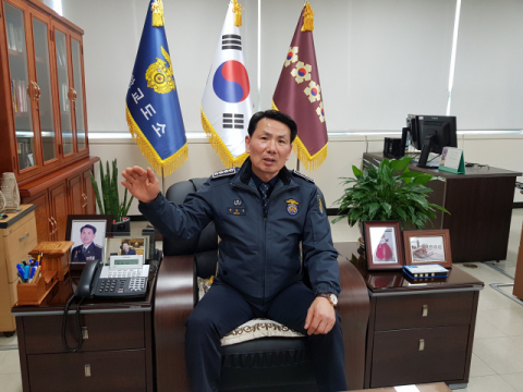 정창헌 포항교도소장이 교도소 운영에 대해 설명하고 있다. 배형욱 기자
