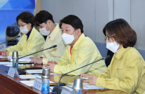 권영진 대구시장은 최근 대구시청 2층 영상회의실에서 지역 7개 대학 총장과 신종코로나 차단을 위한 중국인 유학생 관리대책을 논의했다. 대구시 제공