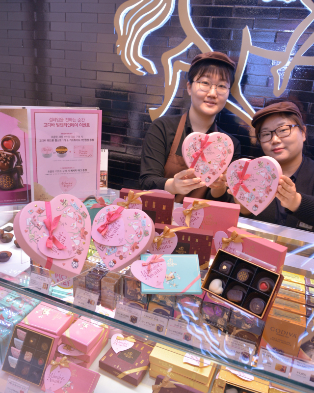 14일 밸런타인데이를 맞아 대구백화점 본점 1층 프리미엄 초콜릿 브랜드 고디바(GODIVA)에서는 시즌 한정 컬렉션 