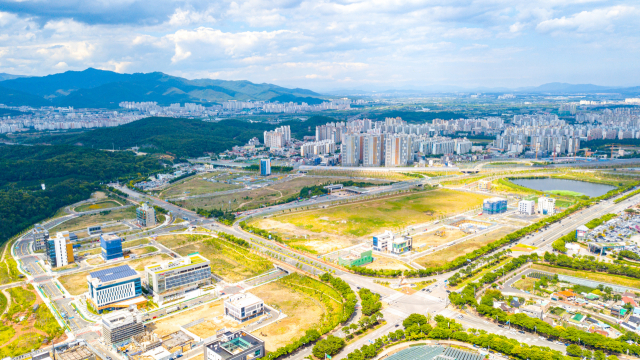 수성알파시티 상공에서 북동쪽으로 바라본 시지 전경. 수성구청 제공