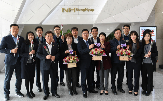 경북농협 화훼농가 돕기 꽃 나눔 행사