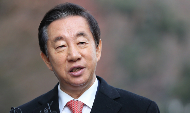 자유한국당 원내대표를 지낸 김성태 의원이 15일 국회 정론관에서 기자회견을 열고 4·15 총선 불출마를 선언했다. 연합뉴스