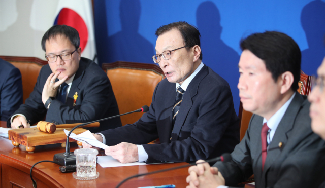 더불어민주당 이해찬 대표가 17일 오전 국회에서 열린 최고위원회의에서 발언하고 있다. 연합뉴스