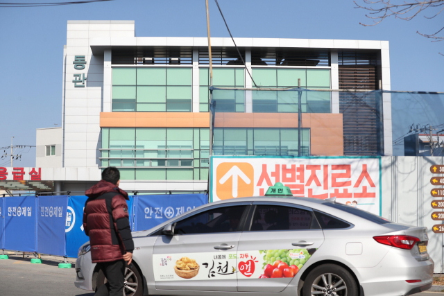 18일 신종 코로나바이러스 감염증(코로나19) 31번째 확진자가 입원한 대구시 서구 중리동 대구의료원의 음압 병동. 연합뉴스