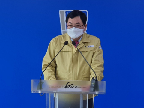주낙영 경주시장이 20일 긴급 기자회견을 열고 코로나19 지역 내 확산을 예방하기 위한 대처방안을 설명하고 있다. 김도훈 기자