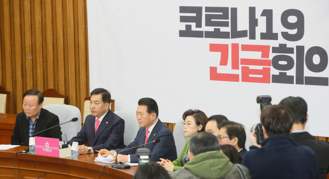 미래통합당 심재철 원내대표가 21일 국회에서 열린 코로나19 긴급회의에서 발언하고 있다. 연합뉴스