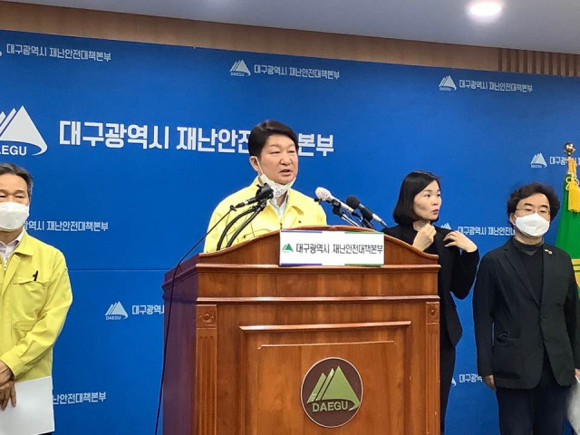 권영진 대구시장이 24일 코로나19 관련 정례 브리핑을 하고 있다. TV매일신문 제공