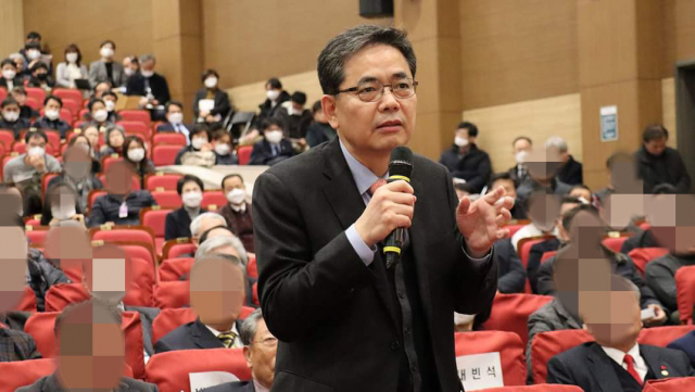 지난 19일 국회 의원회관에서 열린 한 토론회에 참석한 하윤수 한국교원단체총연합회(교총) 회장이 