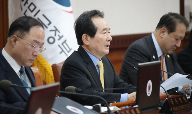 정세균 국무총리가 25일 오전 정부서울청사에서 열린 국무회의에서 발언하고 있다. 연합뉴스