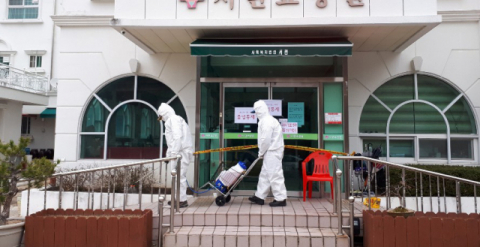 경북 경산 남산면 서린요양원에서 방역소독을 하고 있다. 매일신문 DB