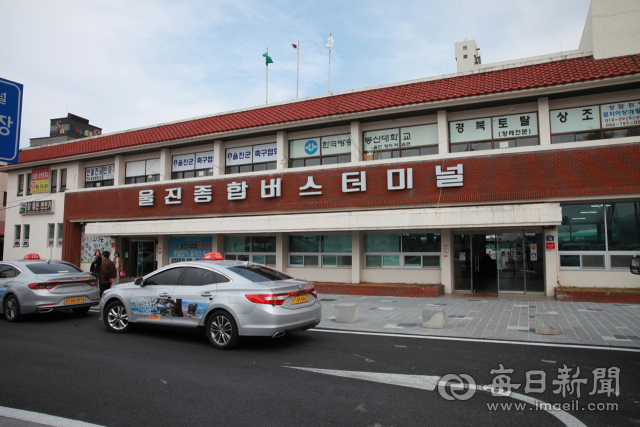 경북 울진군 시외버스 노선이 코로나19로 인해 이용객이 크게 줄면서 감축 운행에 들어갔다. 울진군 제공.
