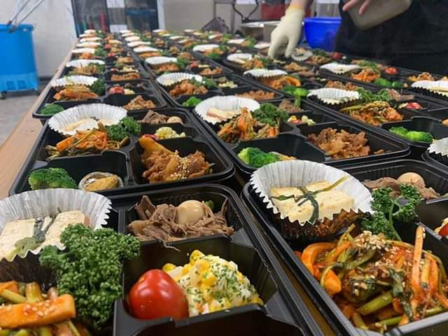 지난달 29일 대구 칠성시장 야시장 상인들로 꾸려진 봉사단체 