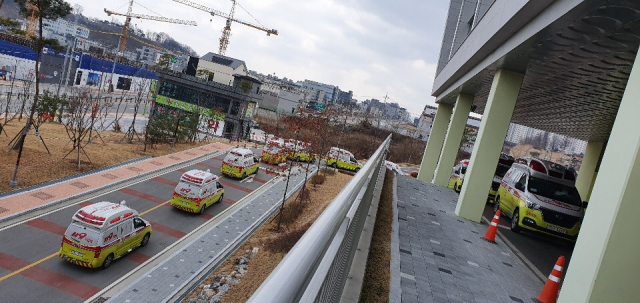 대구에서 이송온 코로나19 확진 환자들이 영주적십자병원에 속속 도착하고 있다. 적십자 병원 제공