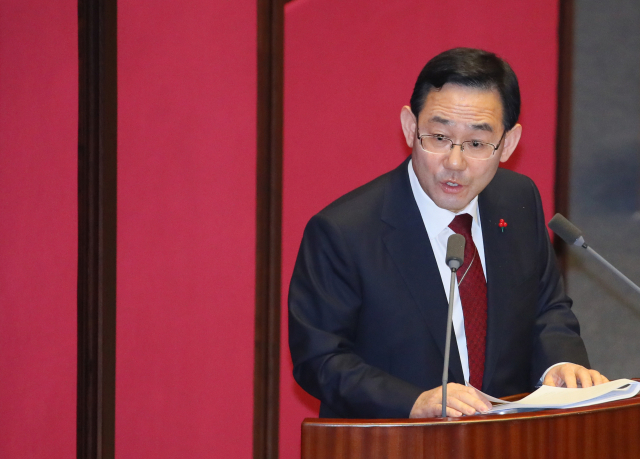 미래통합당 주호영 의원이 2일 국회 본회의에서 정치·외교·통일·안보에 관해 대정부 질문하고 있다. 연합뉴스