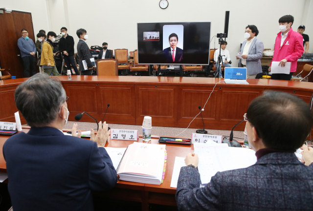 미래통합당 공천관리위원회의 공천신청자 면접이 28일 오전 서울 여의도 국회에서 화상면접으로 이루어지고 있다. 공관위는 코로나19 확산 사태로 TK 지역에 대한 공천 면접 심사를 미뤄왔으나 총선 일정상 더는 면접을 미룰 수 없다는 판단에 따라 화상 면접 실시를 결정했다. 연합뉴스