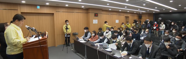 정례브리핑을 하고 있는 권영진 대구시장. 대구MBC 유튜브 캡쳐