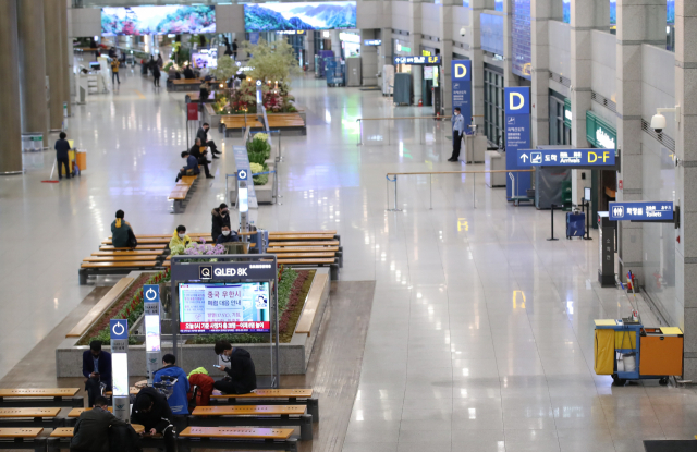 3일 오후 인천국제공항 제1여객터미널 입국장이 한산한 모습을 보이고 있다. 연합뉴스
