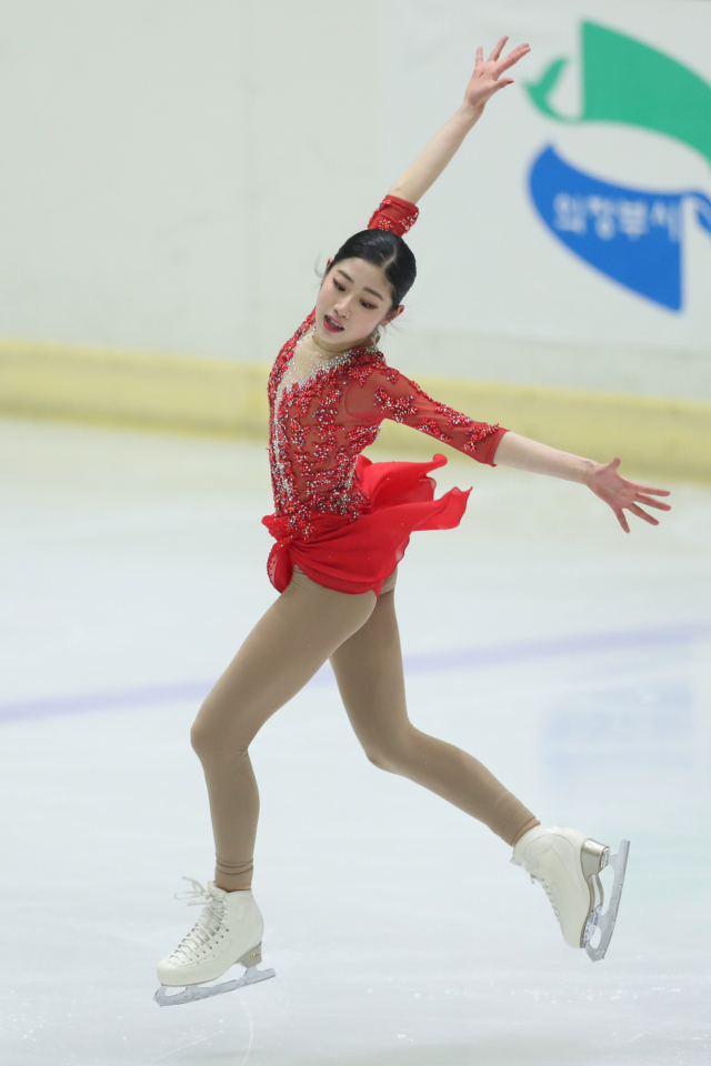 지난달 21일 의정부실내빙상장에서 열린 제101회 전국동계체육대회 피겨 여자 16세 이하 싱글A조 경기에서 한강중학교 이해인이 연기를 펼치고 있다. 연합뉴스