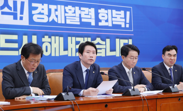 더불어민주당 이인영 원내대표가 5일 오전 서울 여의도 국회에서 열린 정책조정회의에서 발언하고 있다. 연합뉴스