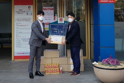 하우스버거(대표 홍승우)는 코로나19 진료 봉사에 노력하고 있는 의료진을 위해 대구지역 병원에 햄버거·단팥빵 등 간식 450개를 제공했다.