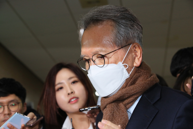 미래통합당 김형오 공천관리위원장이 9일 국회에서 열린 공천관리위원회에 입장하고 있다. 연합뉴스