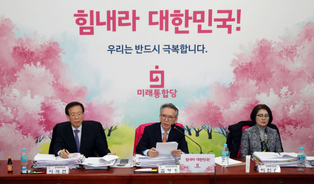 미래통합당 김형오 공천관리위원장이 9일 오후 서울 여의도 국회에서 공천 심사 결과를 발표하고 있다. 연합뉴스