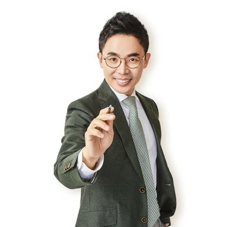 ▲ 역사 강사 설민석