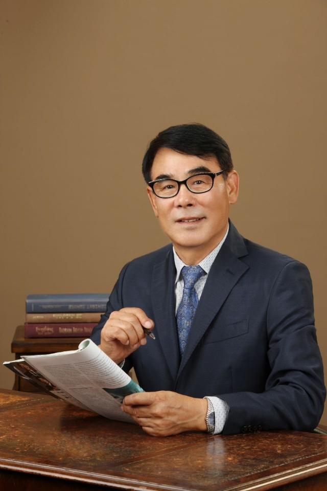 최한동 민선 초대 경북배드민턴협회장. 보승건설 제공