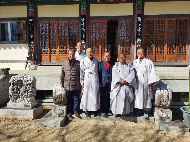 홍준표 전 자유한국당 대표가 11일 페이스북에 올린 사진.