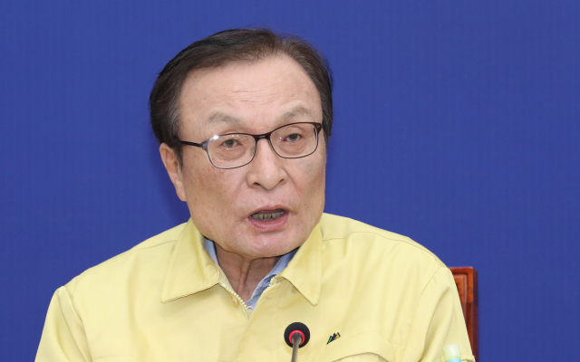 더불어민주당 이해찬 대표가 11일 오전 서울 여의도 국회에서 열린 최고위원회의에서 발언하고 있다. 연합뉴스