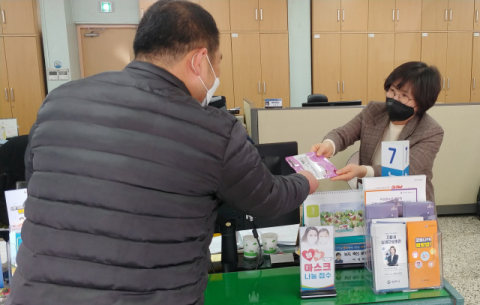 영천시가 12일부터 읍·면·동 행정복지센터에 설치한 