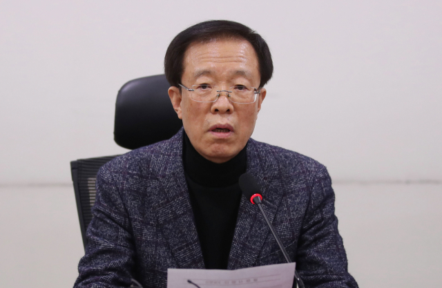 미래통합당 이석연 공천관리위원회 부위원장이 23일 국회 의원회관에서 공천관리위원회 면접 심사 결과에 대해 설명하고 있다. 연합뉴스