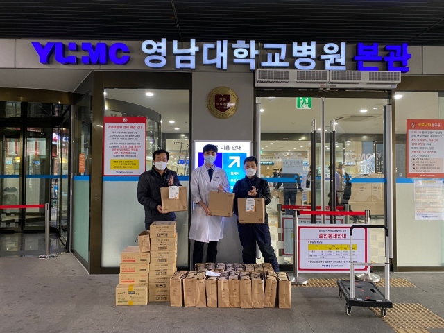 교촌치킨 대구중부지사 가맹점들이 14일 코로나19와 싸우고 있는 지역 의료진에게 치킨을 전달했다. 교촌치킨 제공