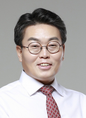 윤석열 대통령 당선인은 6일 대통령 비서실 비서관급 2차 인선을 발표했다. 사진은 국정홍보비서관에 내정된 포항 연고 강훈 전 조선일보 논설위원. 연합뉴스
