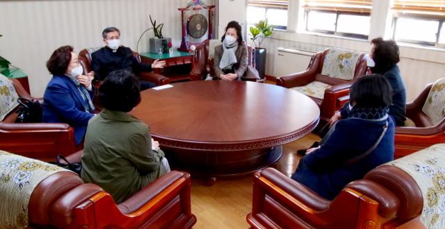 16일 대구 효성여자고등학교 총동창회(제18대 회장 곽인희)가 매일신문(대표이사 이상택)을 방문해