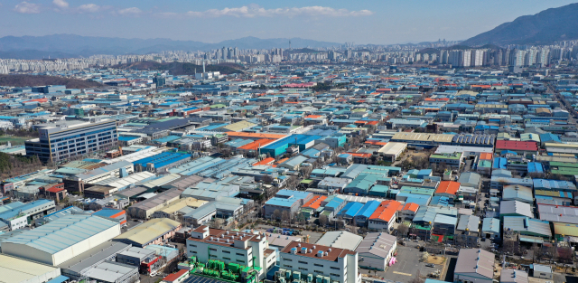 코로나19 여파로 대구 성서공단 내 기업들이 매출 하락에 따른 경영 악화로 큰 어려움을 겪고 있다. 성서공단 전경. 매일신문DB
