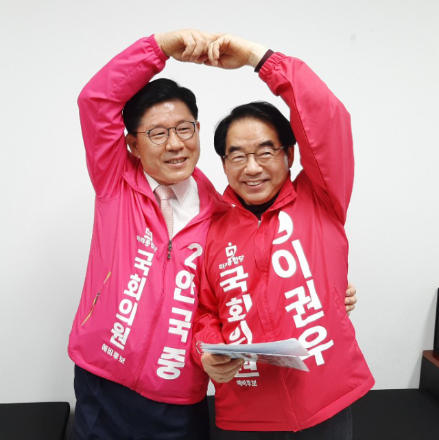 제21대 총선 경산시선거구에 무소속 후보로 이권우 후보(오른쪽)가 결정됐다. 안국중·이권우 예비후보는 지난 17일 여론조사를 통해 무소속 단일화 연대를 하겠다고 발표했다. 김진만 기자